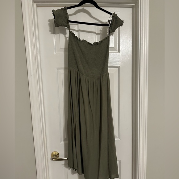 Lulus green Midi Dress - Picture 4 of 5